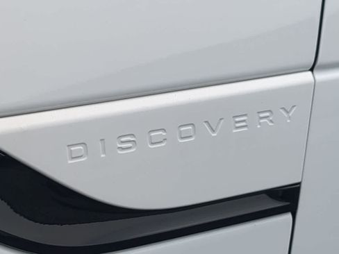 Used 2025 Land Rover Discovery Metropolitan Edition AWD/4WD image 13