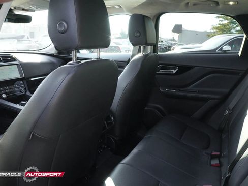 Used 2019 Jaguar F-PACE Premium image 27