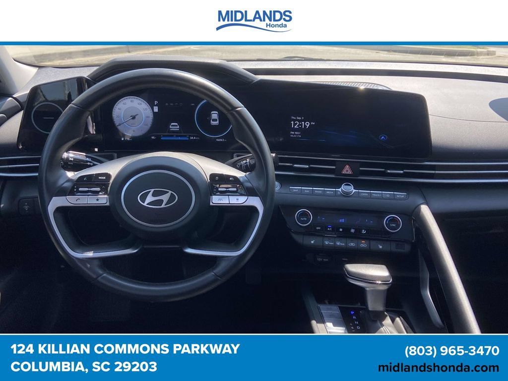 Used 2025 Hyundai Elantra Limited FWD image 12