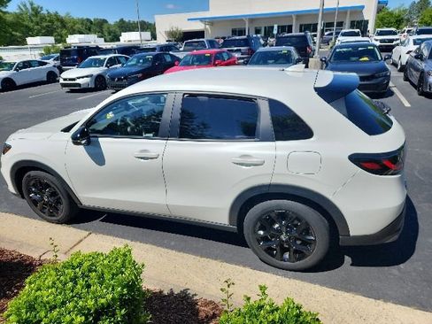 Used 2023 Honda HR-V Sport image 14
