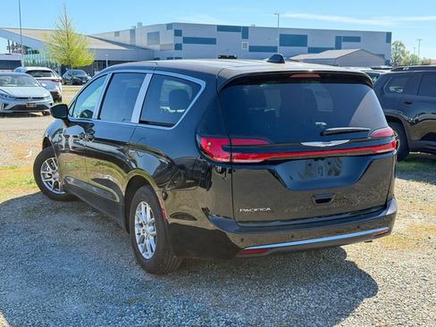 New 2026 Chrysler Pacifica Select FWD image 9