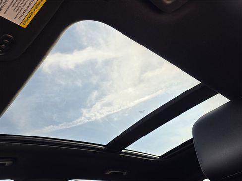 Used 2022 Ford Edge ST-Line image 18