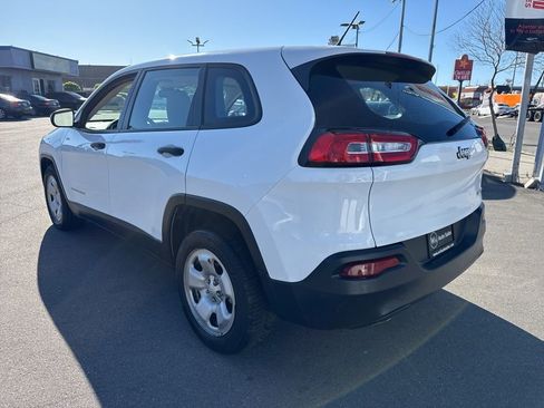 Used 2016 Jeep Cherokee Sport image 3