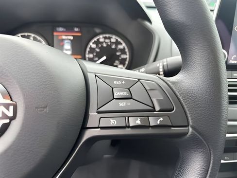 Certified 2025 Nissan Altima 2.5 S FWD image 10