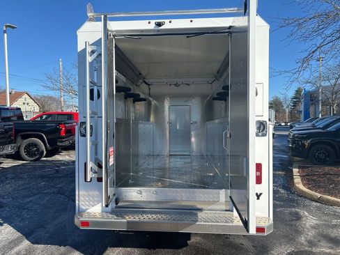 New 2025 Chevrolet Express 3500 Work Van w/ Power Convenience Package image 16