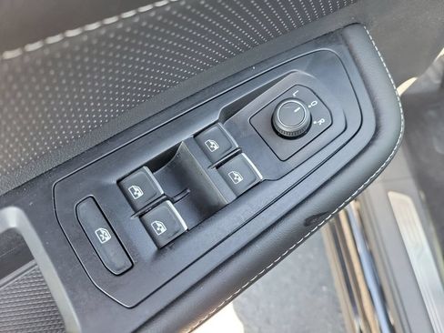 Used 2026 Volkswagen Atlas SE FWD image 18