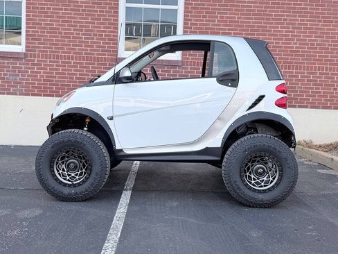 Used 2015 smart fortwo pure RWD image 4