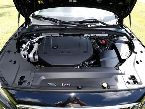 Used 2023 Volvo S90 B6 Plus AWD/4WD image 11