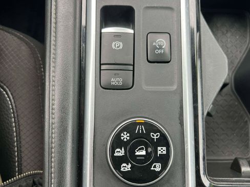 Used 2023 Nissan Pathfinder SL w/ Black Appearance Package image 14