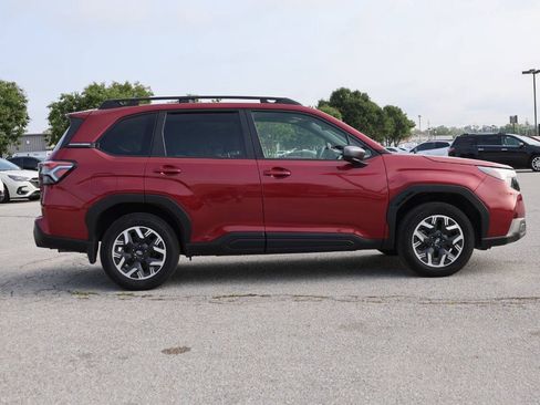 Used 2025 Subaru Forester Premium AWD/4WD image 7
