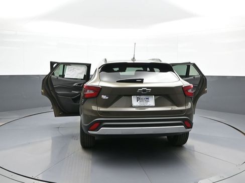 Used 2024 Chevrolet Trax LT w/ Driver Confidence Package image 45