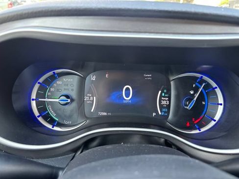 Used 2024 Chrysler Pacifica Limited FWD image 18