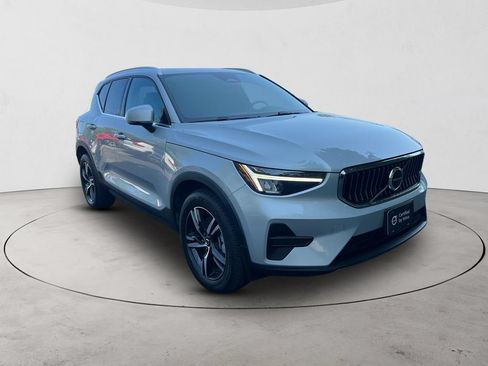 Certified 2025 Volvo XC40 B5 Core AWD/4WD image 7