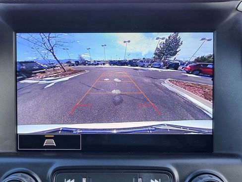 Used 2024 GMC Terrain SLT image 9