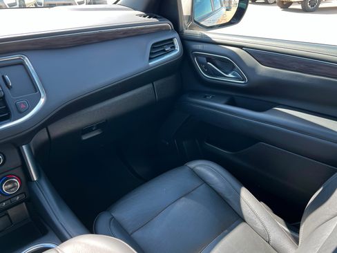 Used 2021 Chevrolet Suburban Z71 w/ Luxury Package AWD/4WD image 10