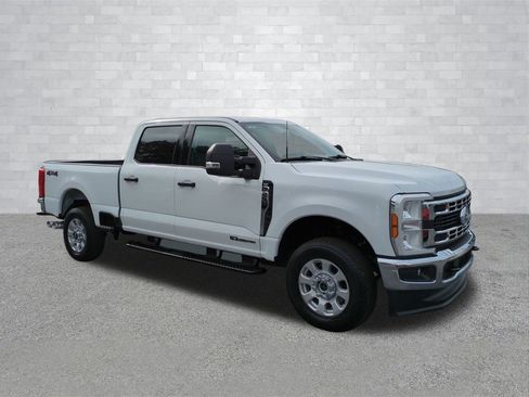 Used 2024 Ford F250 XLT image 2