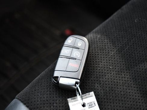 Used 2018 Jeep Grand Cherokee Altitude AWD/4WD image 15