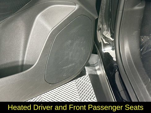 Used 2025 Chevrolet Trax LT w/ LT Convenience Package image 24