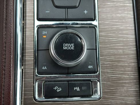 Used 2024 Ford Expedition Limited image 25