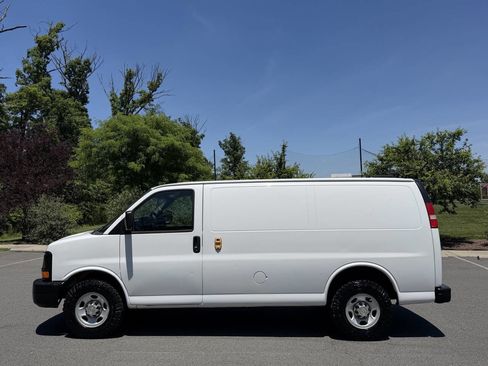 Used 2012 Chevrolet Express 2500 RWD image 2