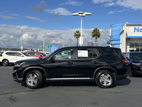 Used 2025 Honda Pilot EX-L image 2