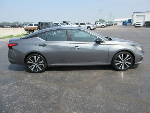 Used 2021 Nissan Altima 2.5 SR FWD image 5