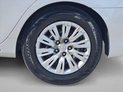 Used 2014 Toyota Camry LE image 22
