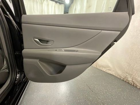 Used 2025 Hyundai Elantra SEL FWD image 24
