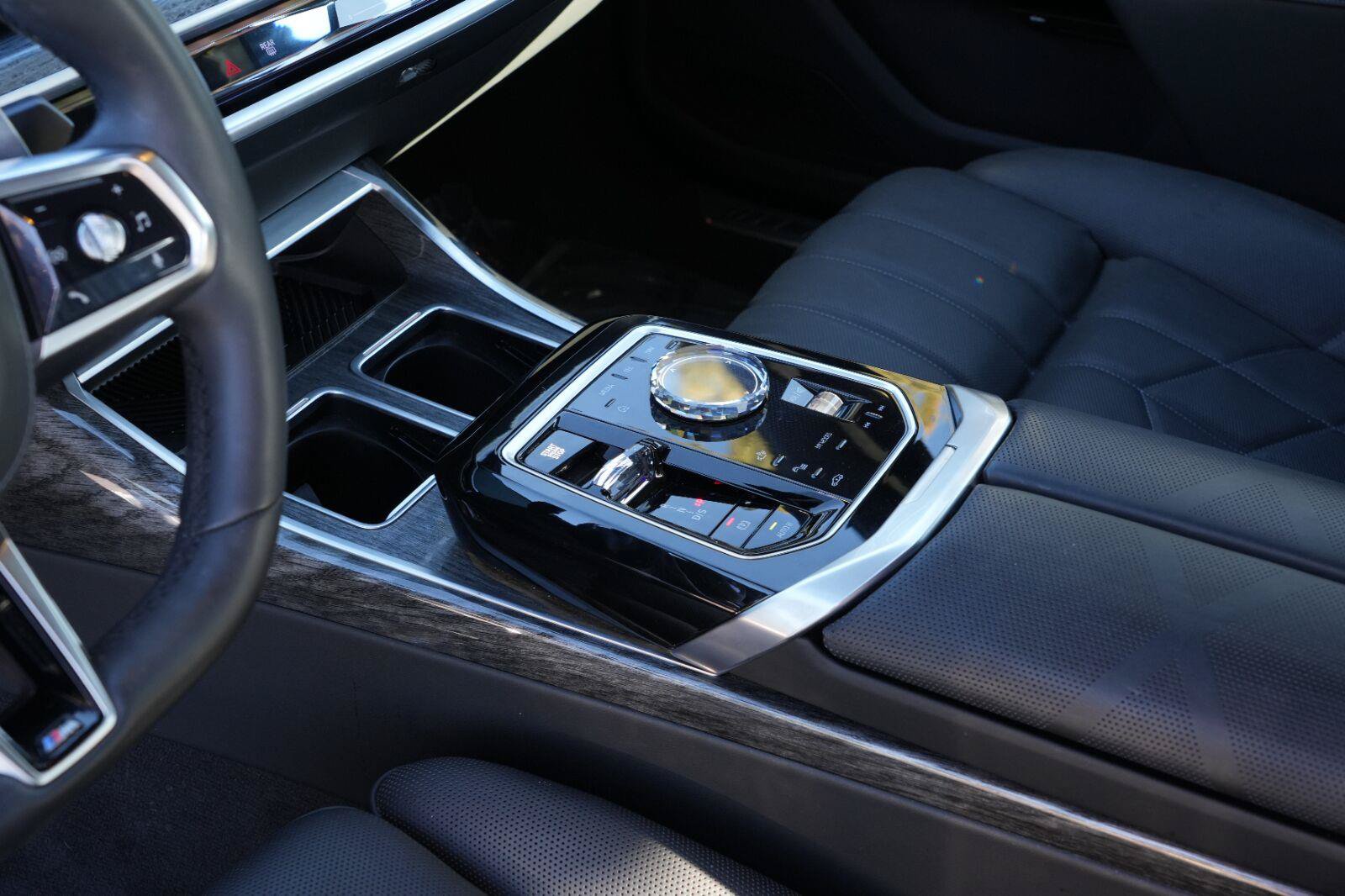 Used 2025 BMW 760i xDrive w/ Executive Package AWD/4WD image 16