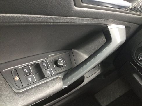 Used 2020 Volkswagen Tiguan SEL AWD/4WD image 38