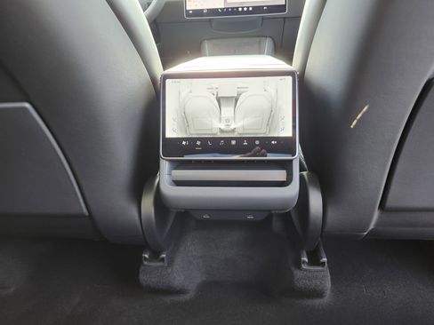 Used 2026 Tesla Model Y 2WD image 21