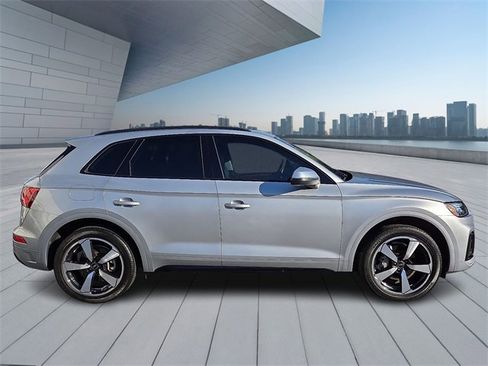 Certified 2023 Audi Q5 2.0T Premium Plus w/ Premium Plus Package image 7