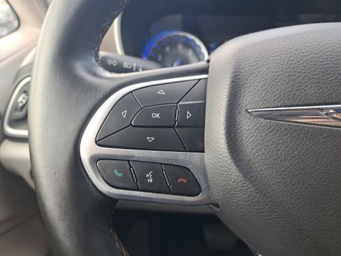 Used 2017 Chrysler Pacifica Touring Plus w/ Tire & Wheel Group image 17