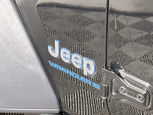 Used 2023 Jeep Wrangler Unlimited AWD/4WD image 23