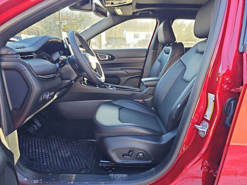 New 2026 Jeep Compass Latitude w/ Sun and Sound Group AWD/4WD image 10