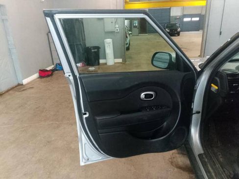 Used 2019 Kia Soul + FWD image 23