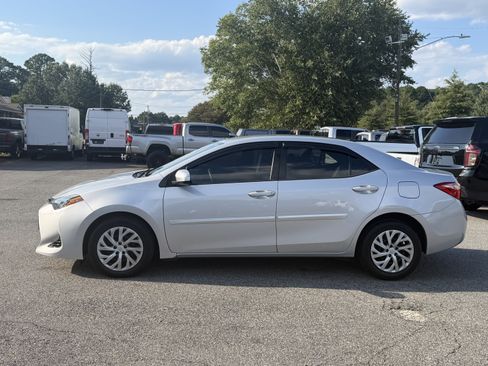 Used 2018 Toyota Corolla LE w/ Carpet Mat Package (TMS) FWD image 7