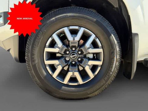 Used 2025 Nissan Frontier SL image 9