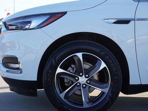 Used 2019 Buick Enclave Essence w/ LPO, Sport Appearance Package image 5