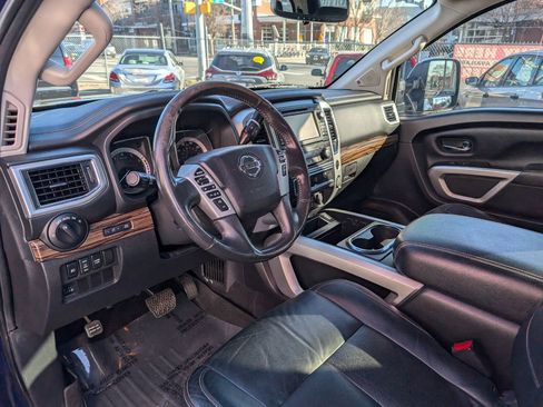 Used 2018 Nissan Titan SL w/ Chrome Package image 12
