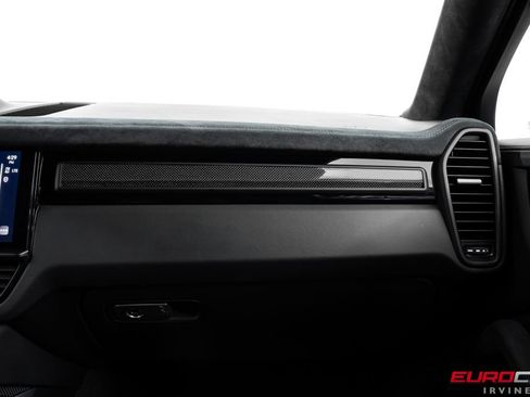 Used 2022 Porsche Cayenne Turbo GT AWD/4WD image 39