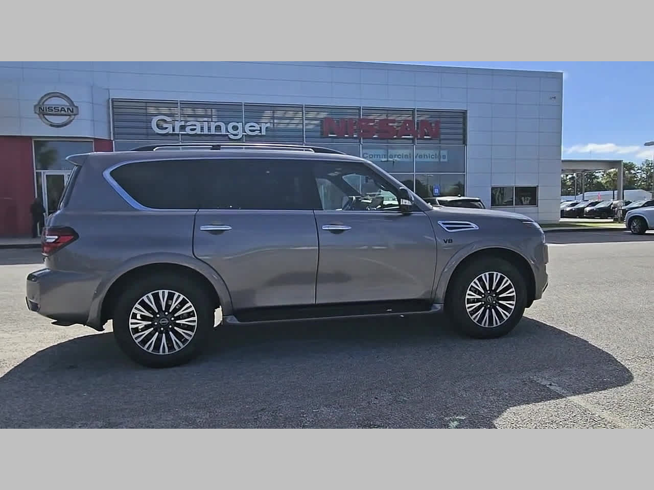 Used 2022 Nissan Armada SL w/ Midnight Edition Package RWD image 36