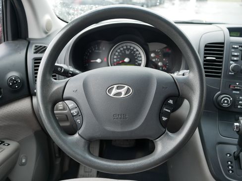 Used 2008 Hyundai Entourage image 16