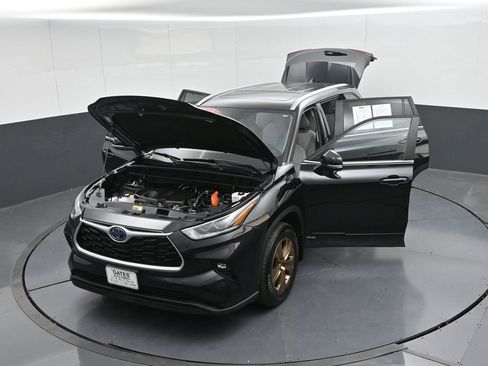 Used 2023 Toyota Highlander Bronze Edition image 48