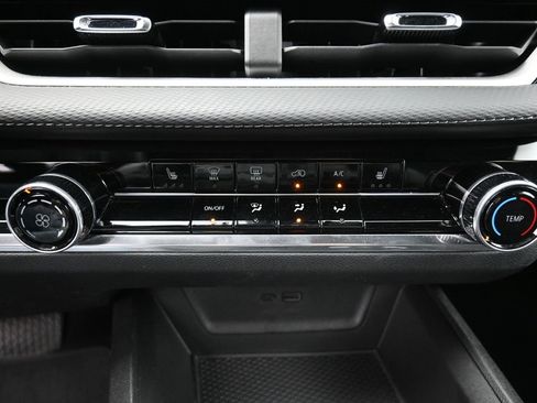 Used 2025 Chevrolet Equinox LT image 9