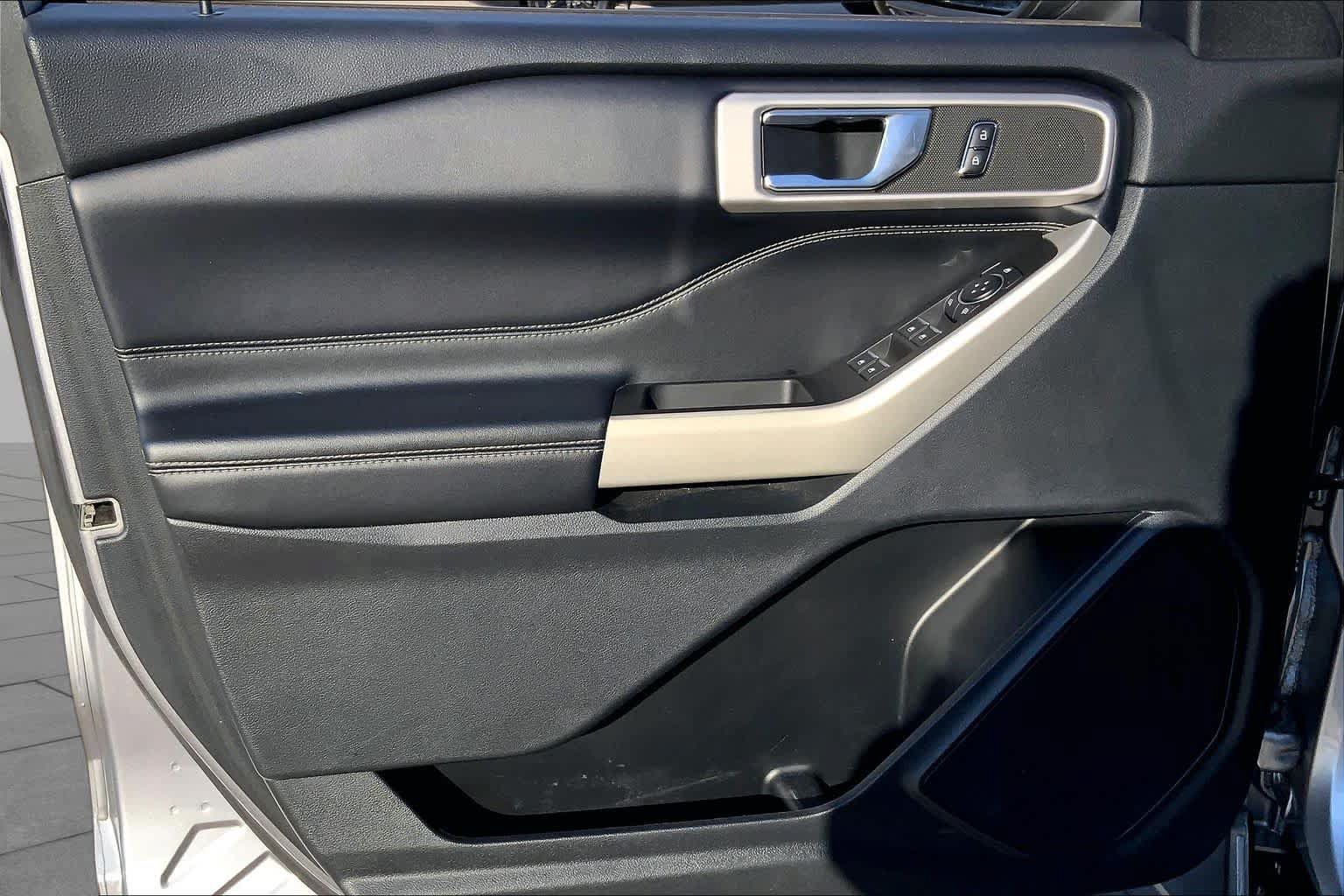 Used 2021 Ford Explorer XLT AWD/4WD image 21