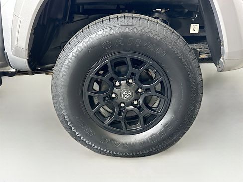 Used 2020 Toyota Tacoma SR5 image 11