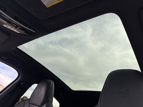 Used 2021 Porsche Cayenne S image 19