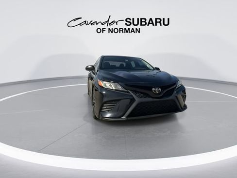 Used 2019 Toyota Camry SE image 3