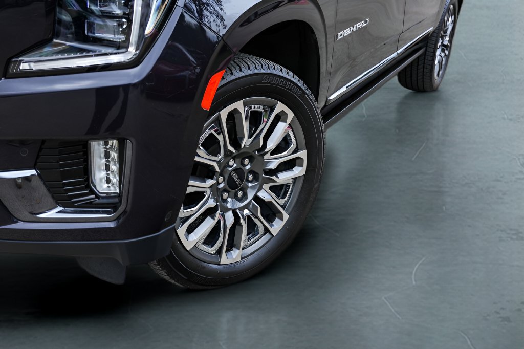 Used 2023 GMC Yukon XL Denali Ultimate w/ LPO, Floor Liner Package AWD/4WD image 3